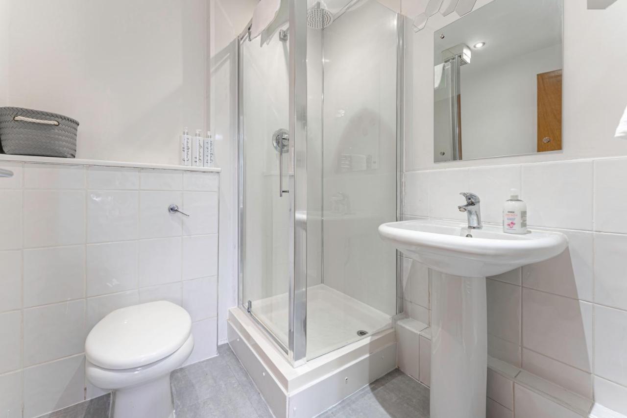 Jkg Property Solutions Presents Cosy City Apartment Coventry Kültér fotó