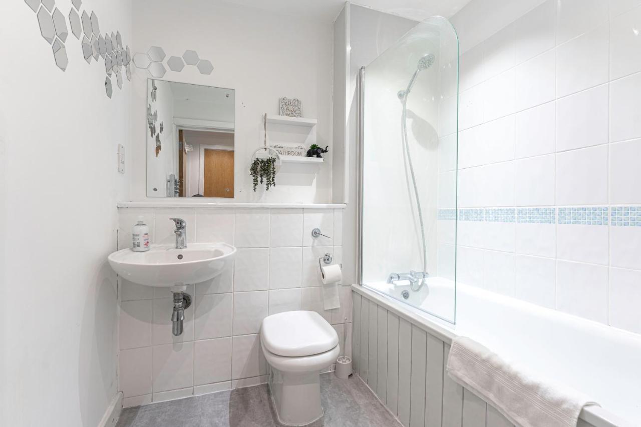 Jkg Property Solutions Presents Cosy City Apartment Coventry Kültér fotó