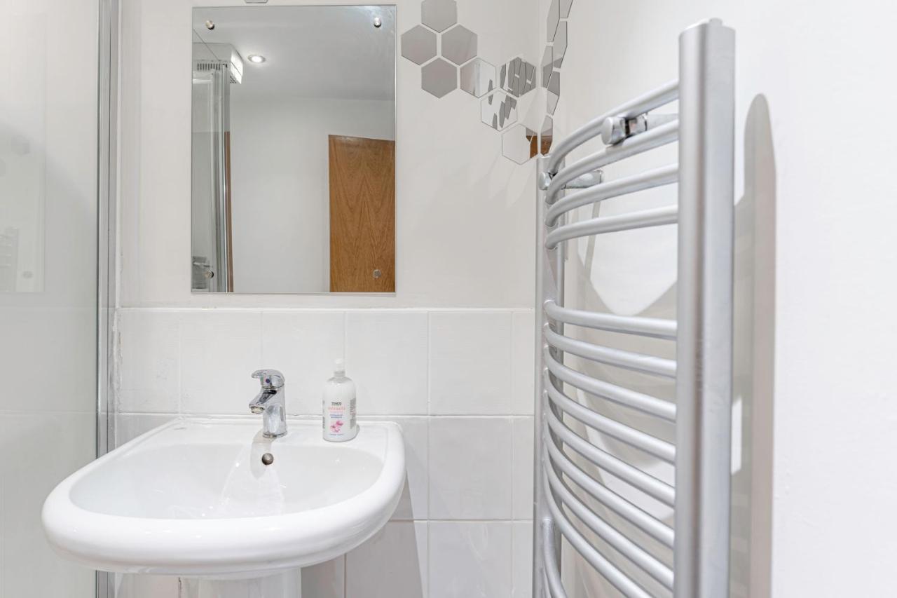 Jkg Property Solutions Presents Cosy City Apartment Coventry Kültér fotó