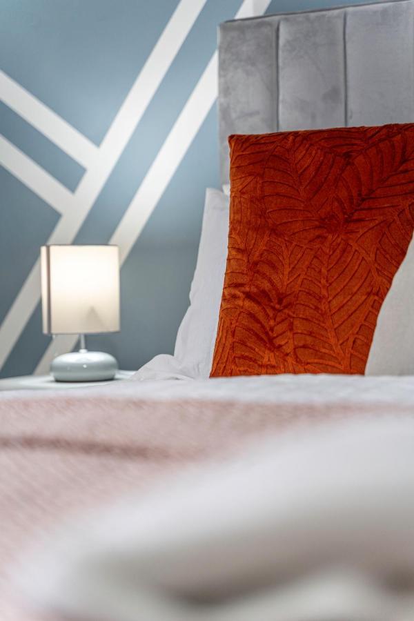 Jkg Property Solutions Presents Cosy City Apartment Coventry Kültér fotó